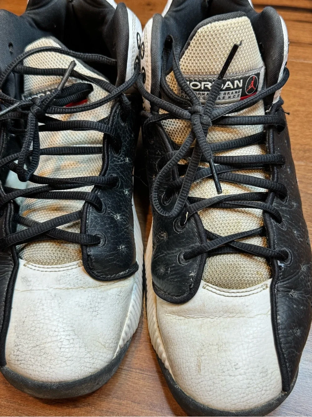 NIKE AIR JORDAN Jumpman Team ll Sneakers
